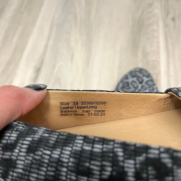 Dansko Flats Women’s 38 Larisa Dak Gray Leopard Animal Print Leather Slip On - Picture 6 of 7